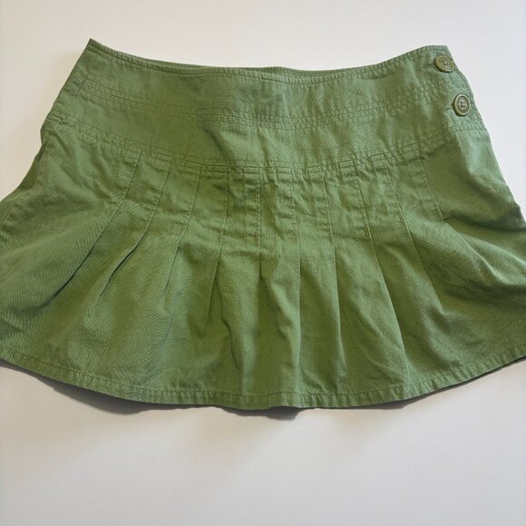 Y2K SAGE GREEN MINI SKIRT // 🐍 - Picture 2 of 6